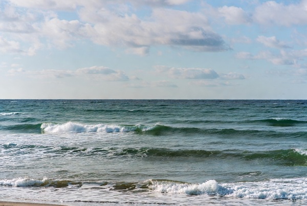 Mare d’inverno a Sanremo, simbolo di gratitudine quotidiana anche nei giorni difficili